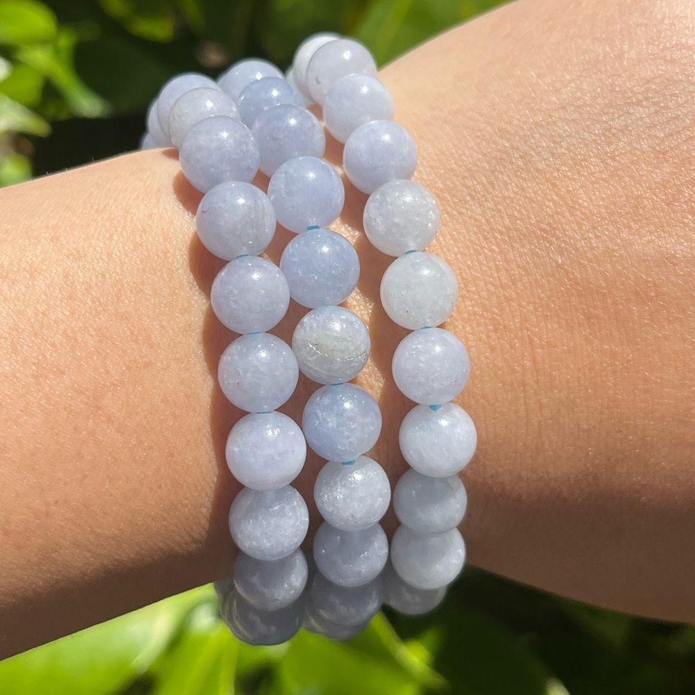 8mm blue‎ dyed quartz bracelet